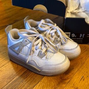 Jordan 4 Retro GT Kids Gray and White Sneakers